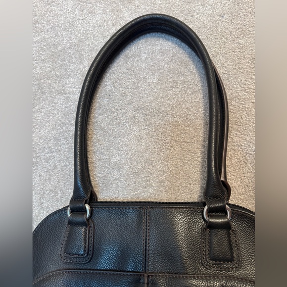 Tignanello Classic Black Leather Shoulder Bag - Picture 3 of 10